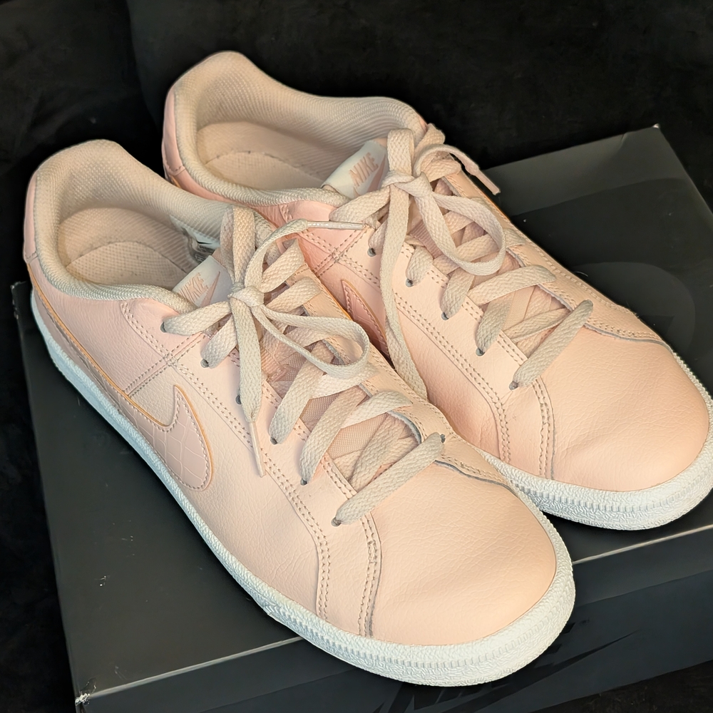 Nike Women's Pink Sneakers